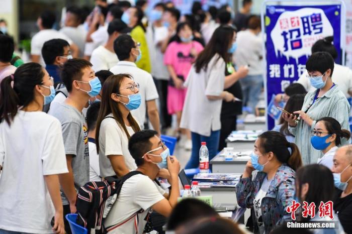 招聘会资料图。<a target='_blank' data-cke-saved-href='http://www.chinanews.com/' href='http://www.chinanews.com/'>中新社</a>记者 武俊杰 摄